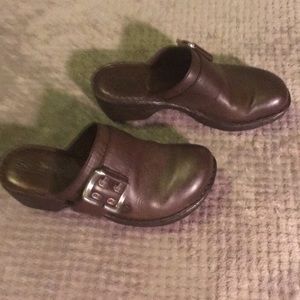 Born Clogs Mules Brown Buckle Slip Ons Sz 8